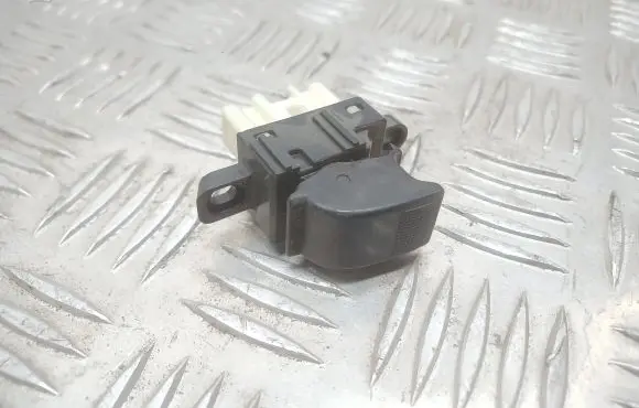 Mazda 626 Electric window control switch 3582X01