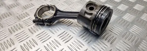 Volkswagen PASSAT B4 Piston with connecting rod
