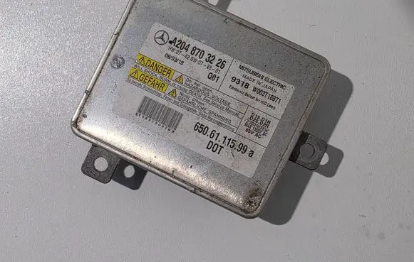 Mercedes-Benz GLK (X204) Xenon control unit/module A2048703226