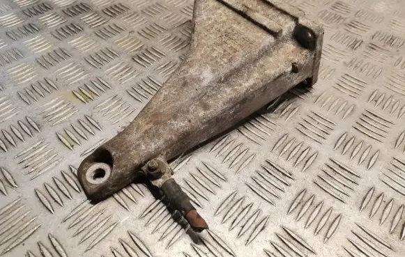 BMW 7 E38 Engine mounting bracket 1093256