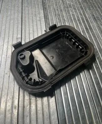 Audi A6 S6 C6 4F Headlight/headlamp dust cover 16016300L