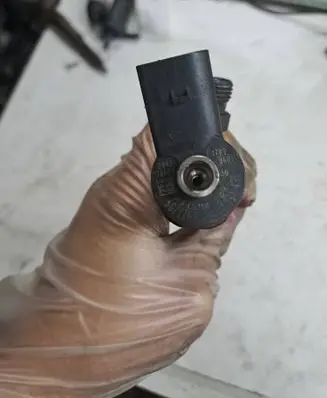 BMW 3 E90 E91 Fuel injector 0445110209