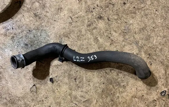 Engine coolant pipe/hose