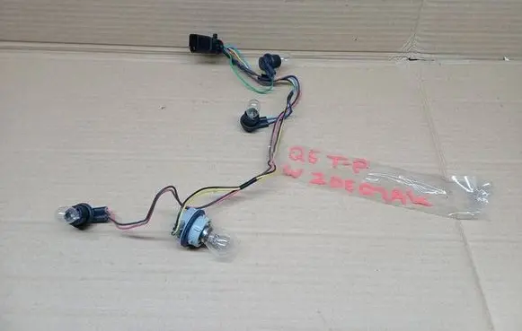 Audi Q5 SQ5 Tail light bulb cover holder 05T7