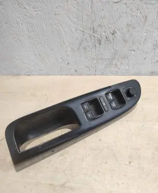 Volkswagen PASSAT B6 Electric window control switch