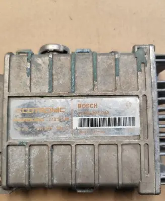 Volkswagen Golf II Engine control unit/module 811907383C