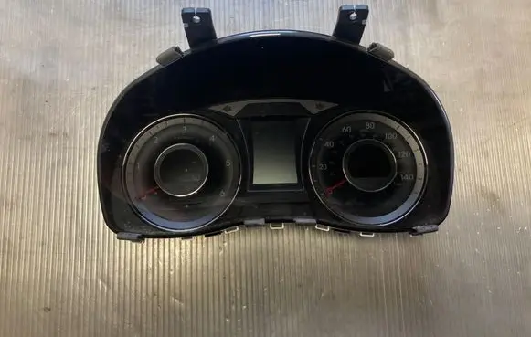 Speedometer (instrument cluster)