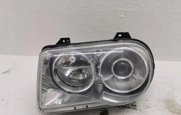 Chrysler 300C Headlight/headlamp 04806167AE