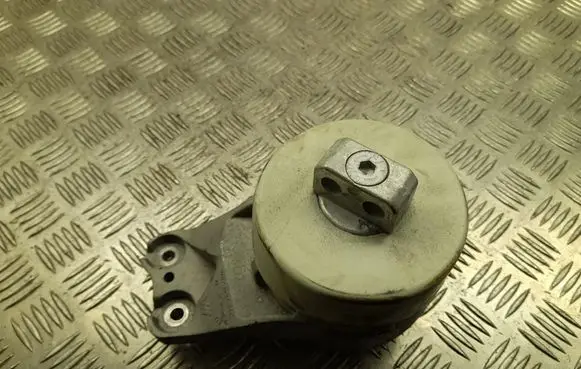 Engine mount bracket