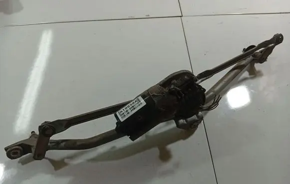 Volkswagen PASSAT B5 Front wiper linkage and motor 8D1955325