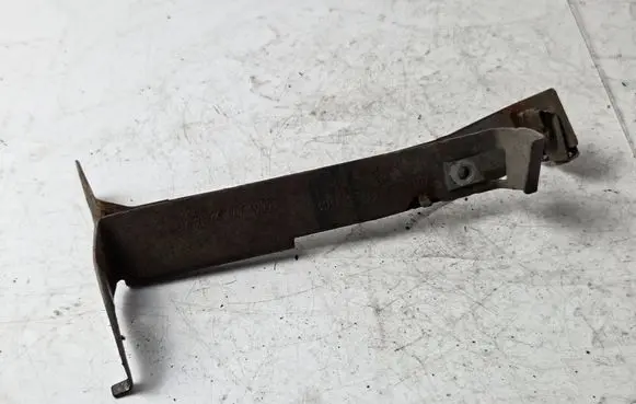 Mercedes-Benz E W212 Front bumper mounting bracket A2045241440