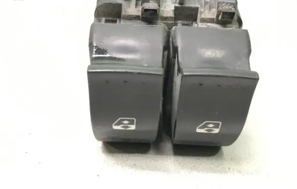 Renault Kangoo II Electric window control switch 476806