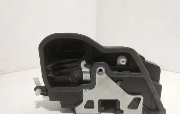 BMW X4 F26 Front door lock 7318424