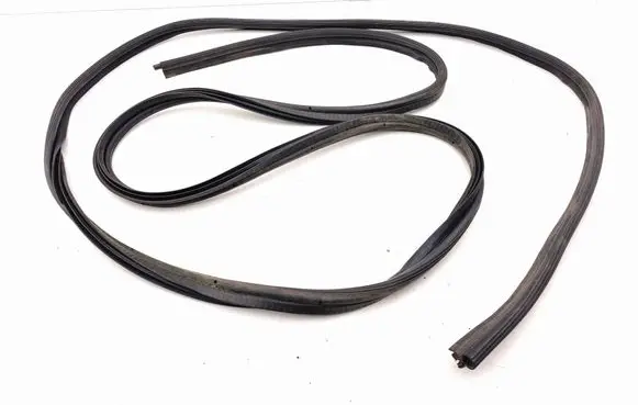 Trunk rubber seal (body)
