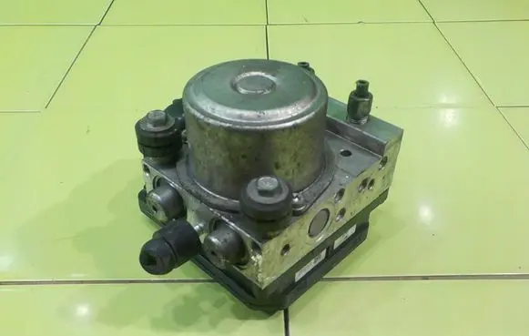 Nissan Juke I F15 ABS Pump 17AB91