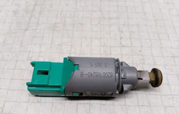 Clutch pedal sensor