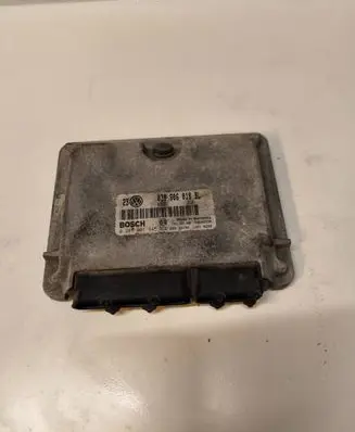 Volkswagen Golf IV Engine control unit/module 038906018BL 28SA3728 0281001845