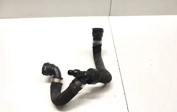 Engine coolant pipe/hose