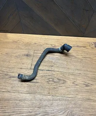 Coolant pipe/hose