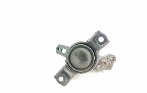 Toyota RAV 4 (XA30) Engine mount bracket