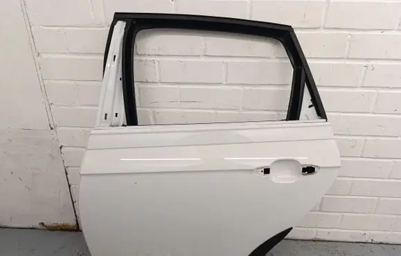 Volkswagen Taigo Rear door