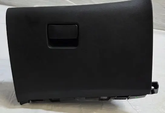 Opel Astra J Glove box 13373796