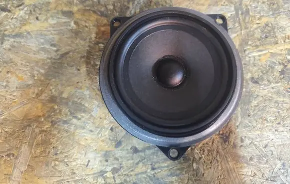 BMW X1 E84 Front door speaker 9143232 18820010 430407858431