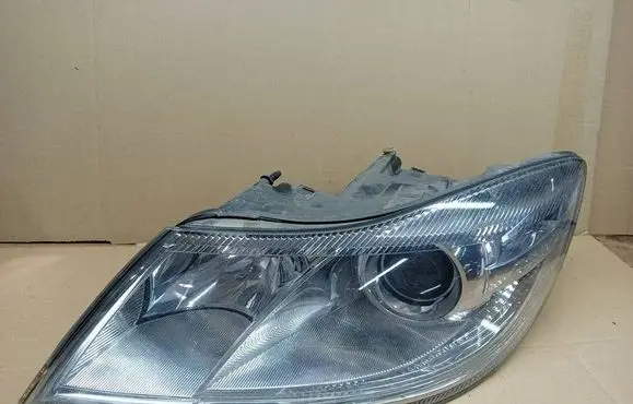 Skoda Octavia Mk2 (1Z) Headlight/headlamp 1Z2941015F