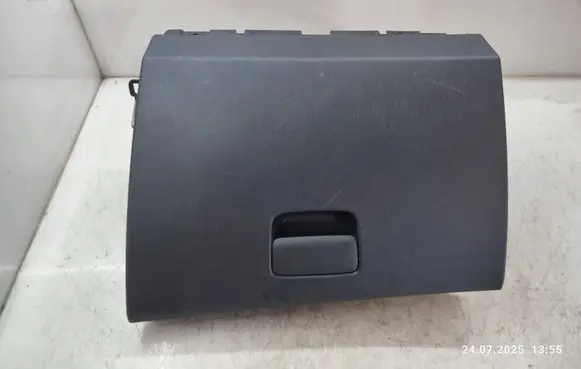 Mercedes-Benz CLA C117 X117 W117 Glove box