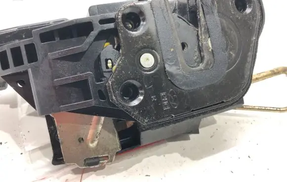 Hyundai Trajet Front door lock