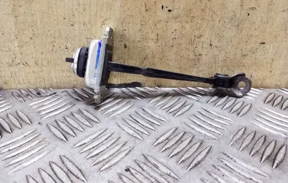 Chevrolet Captiva Front door check strap stopper
