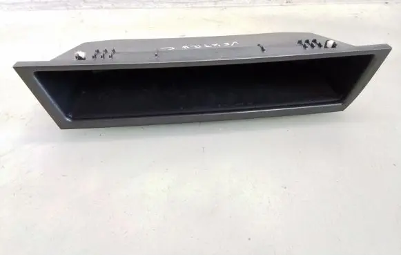 Opel Vectra C Dashboard storage box/compartment 769053620