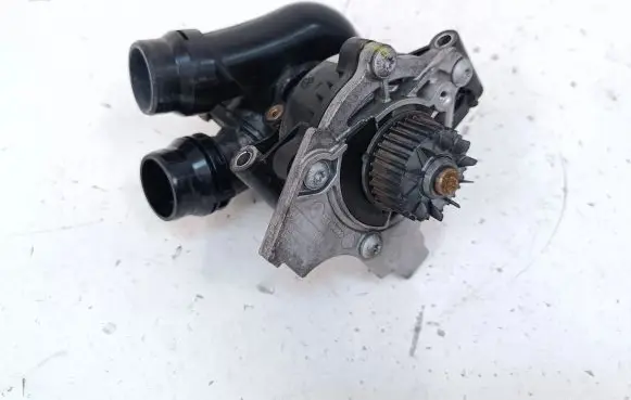 Volkswagen Tiguan Water pump 06H121026DR