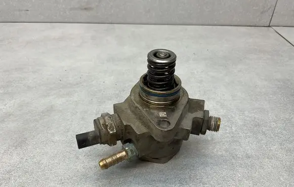 Skoda Fabia Mk3 (NJ) Fuel injection high pressure pump 04E127026AA