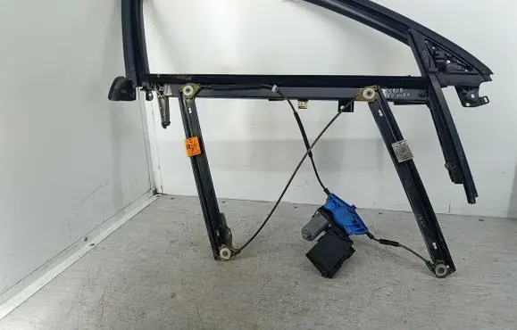 Audi A4 S4 B7 8E 8H Front door window regulator with motor 