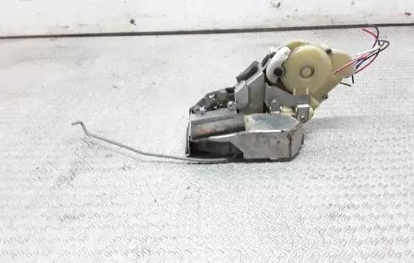 Honda CR-V Front door lock