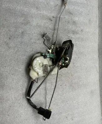 KIA Sorento Coupe door lock (next to the handle) 040630