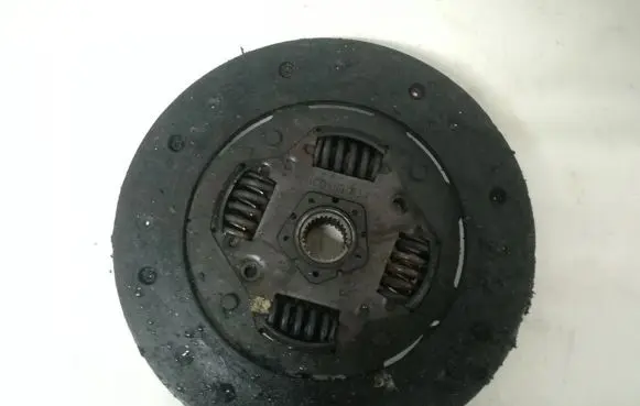 Skoda Octavia Mk1 (1U) Clutch pressure plate 032141032B