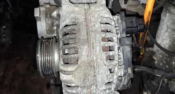 Volkswagen Touran I Generator/alternator 06F903023F