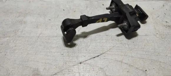 Renault Captur Front door check strap stopper