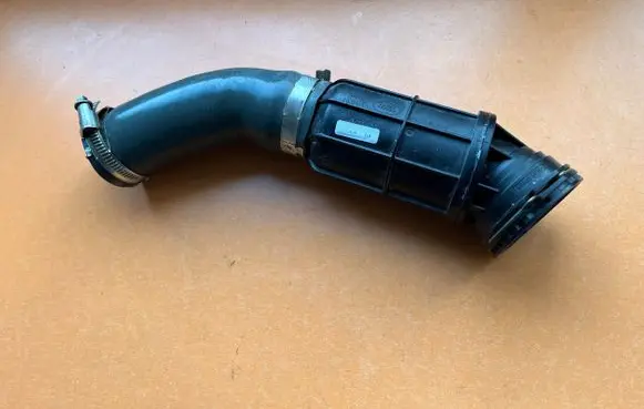 Land Rover Discovery Sport Intercooler hose/pipe HJ326C646AB HJ326C646