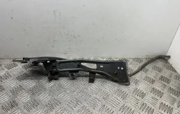 Audi A4 S4 B9 Fender mounting bracket 8W0821136B