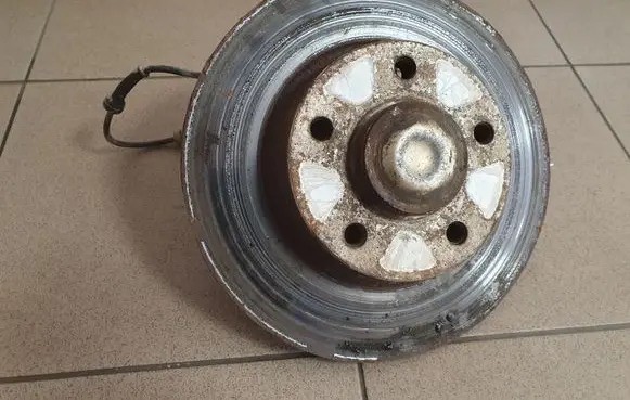 Opel Vivaro Rear wheel hub