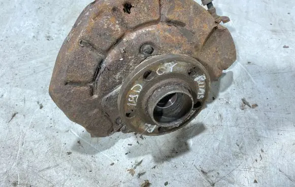 Skoda Roomster (5J) Front wheel hub spindle knuckle