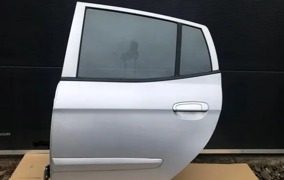 KIA Picanto Rear door