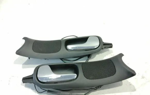 Audi A6 S6 C4 4A Front door interior handle 8D0837019