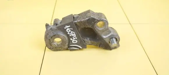 Honda Insight Engine mounting bracket 16SP30