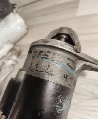 Opel Zafira A Starter motor 9005831239