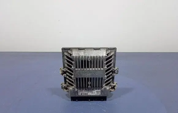 Volvo V50 Engine control unit/module ECU 30729065A