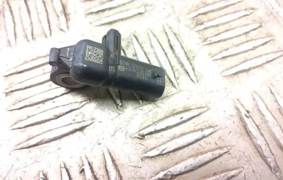 Mazda CX-3 Airbag deployment crash/impact sensor d09h57kc0046